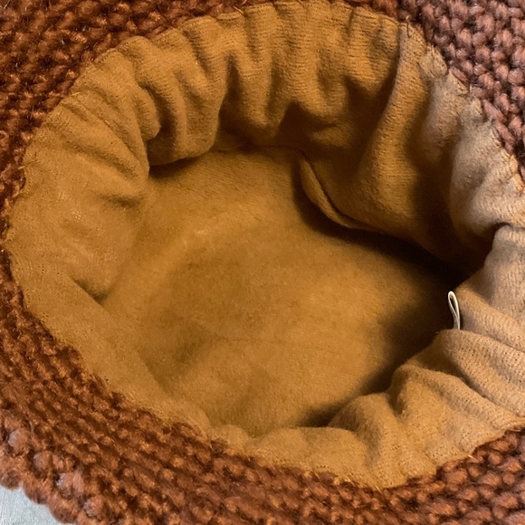 SHEIN Brown and Cream Crochet Hat - Picture 4 of 4